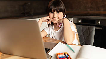child online learning on zoom