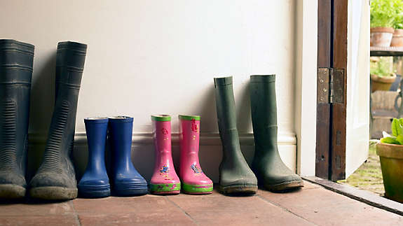 Agent-web-growing-your-family-boots-300-dpi-sized-1400x784.jpg