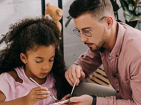 Agent painting with two young girls