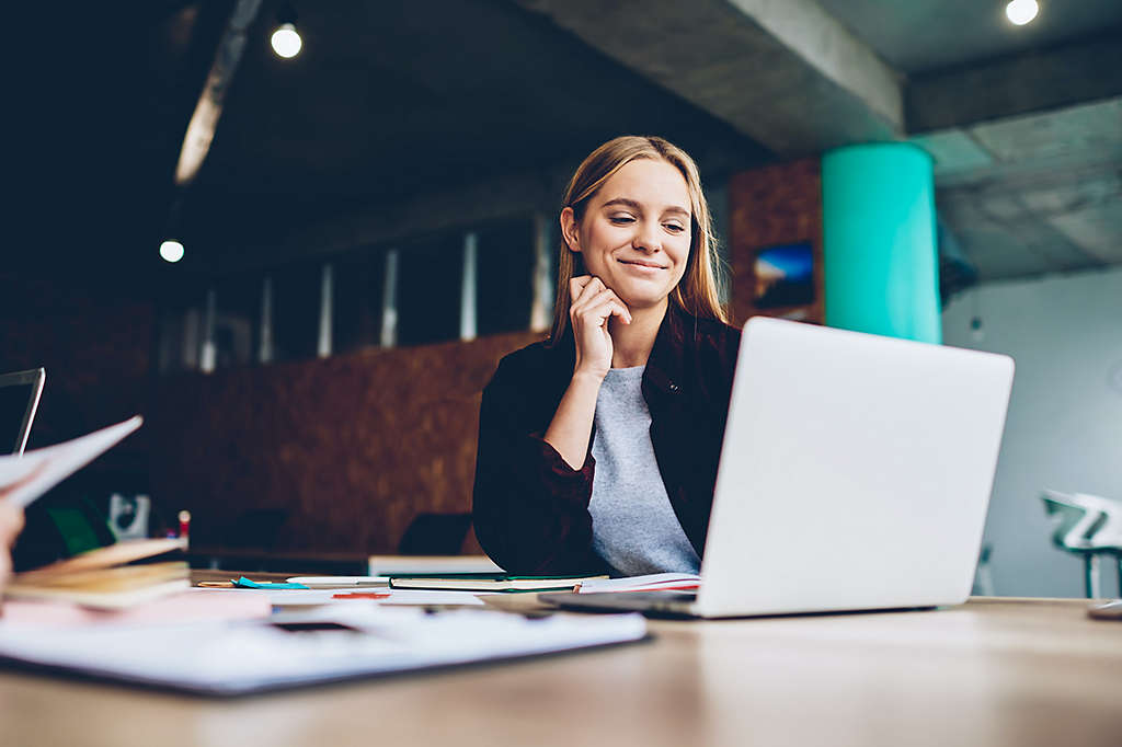 Business woman on a laptop