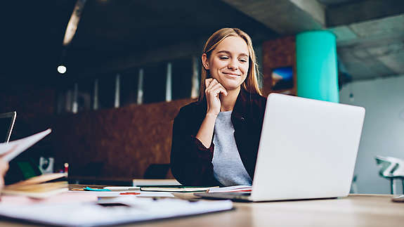 Business woman on a laptop