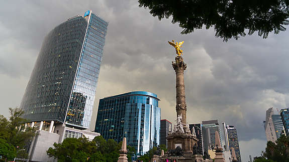 Image of the Seguros Monterrey New York Life tower in Mexico City.