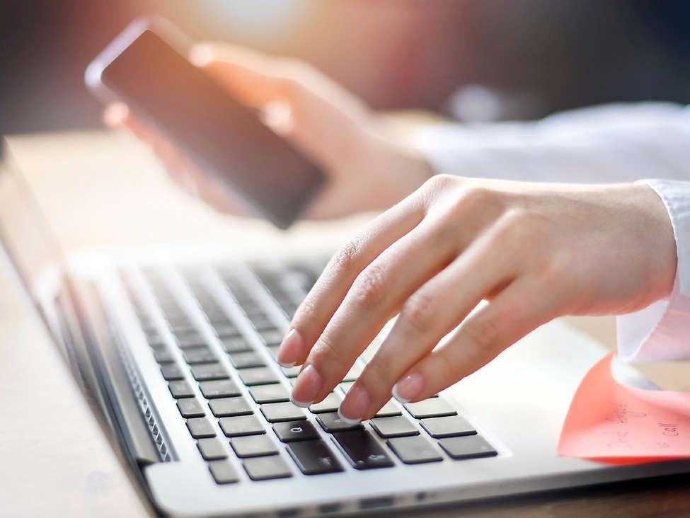 woman shopping for life insurance online