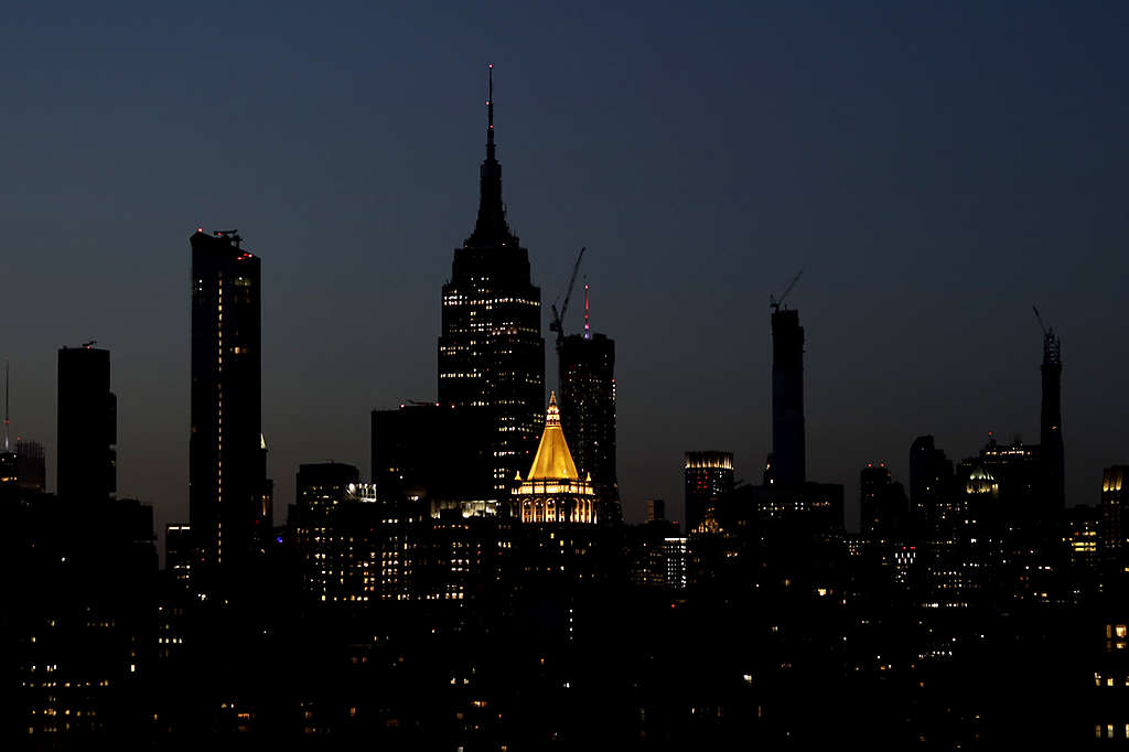 NYL Building during the power outage