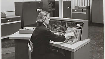 women using vintage computer