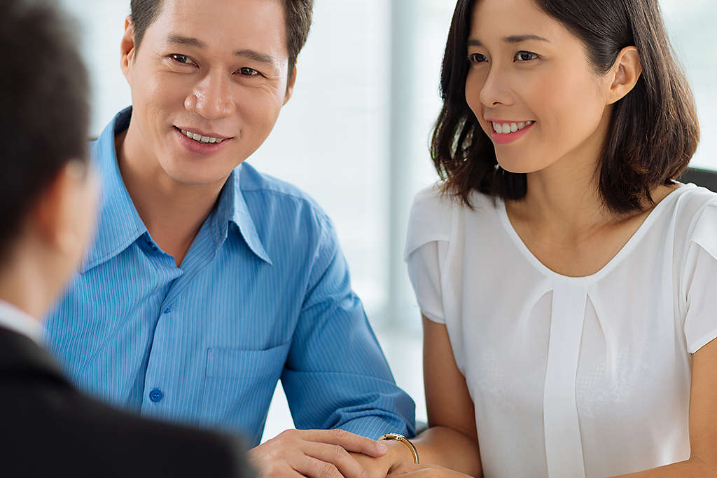 Vietnamese couple meeting with agent