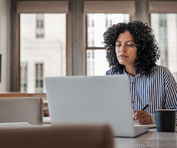 Woman sworking on computer