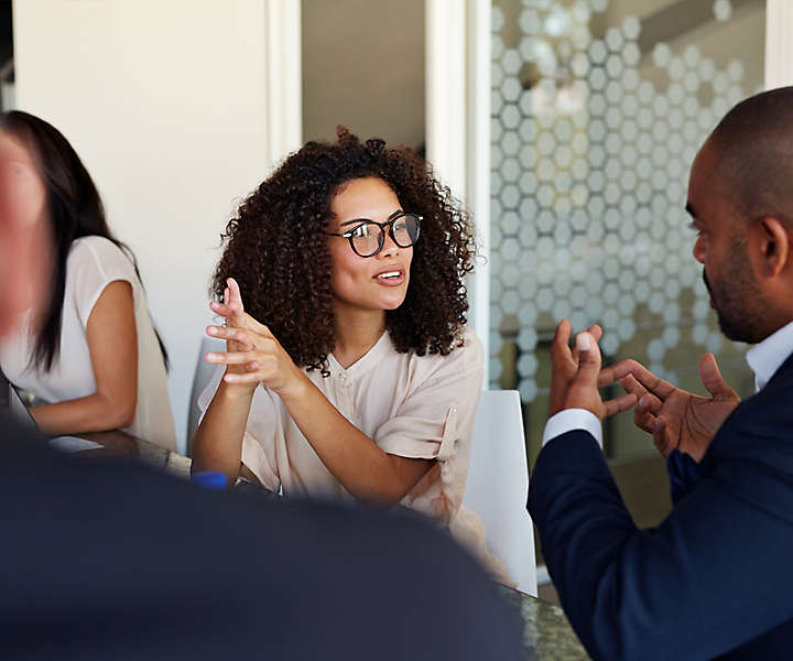 Business_people_explaining_listening_at_meeting