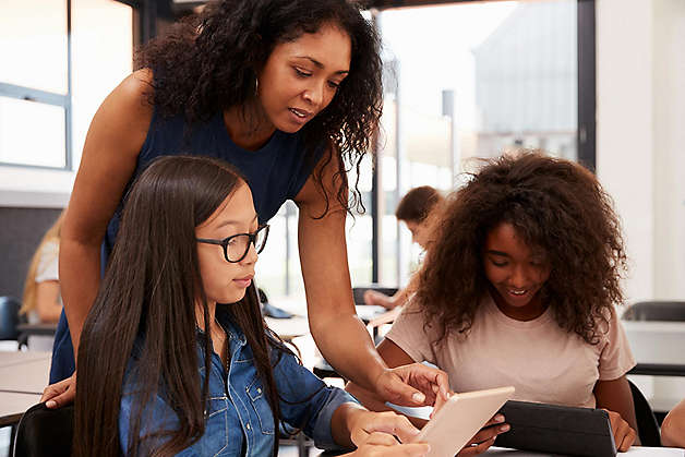 Teacher working with teenage students
