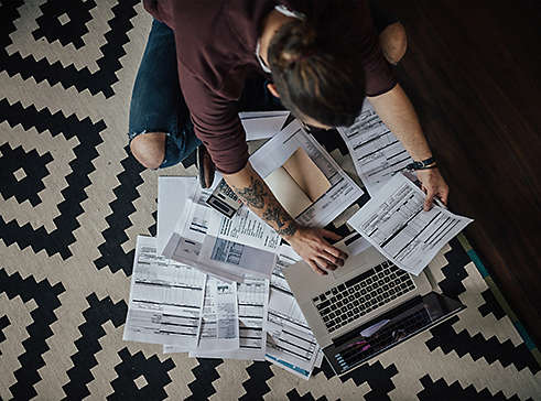 man-sitting-on-floor-with-computer-3x2