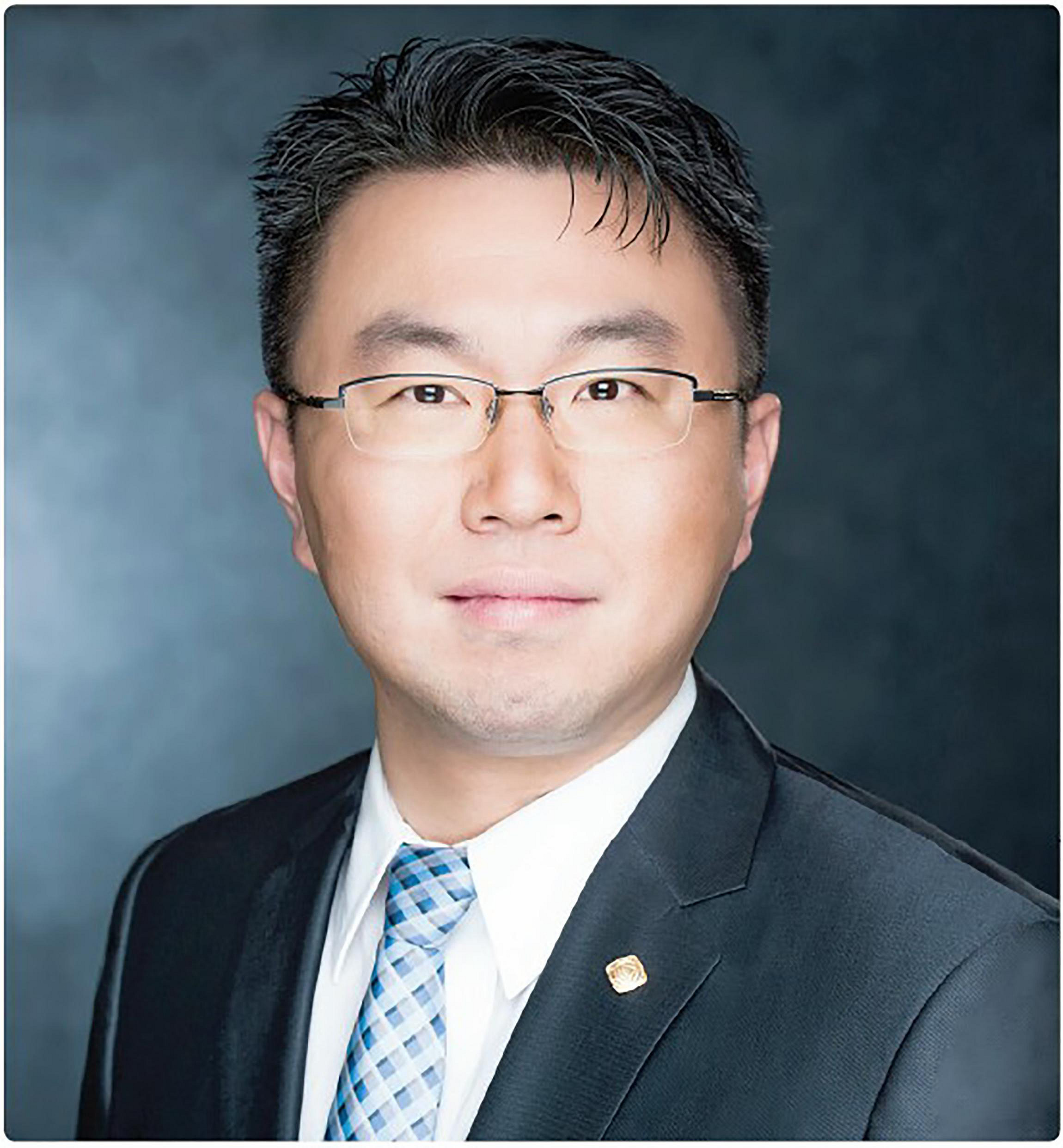 Headshot of Bill Kim
