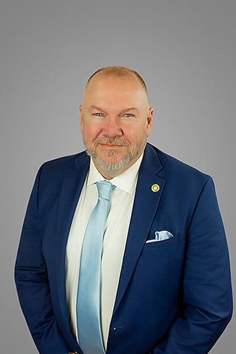 Headshot of Darren Davidson