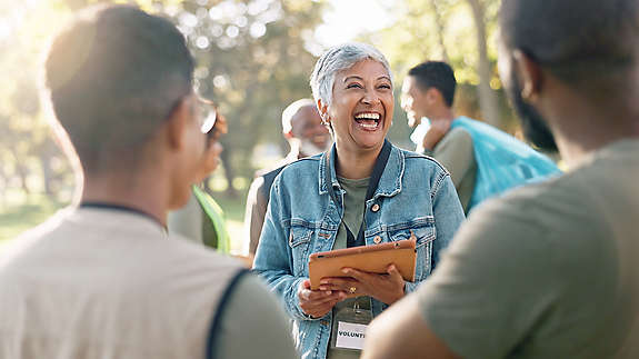 A woman volunteering
